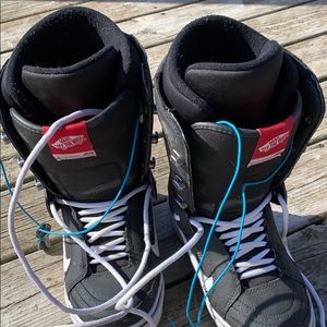 Vans snowboarding boots